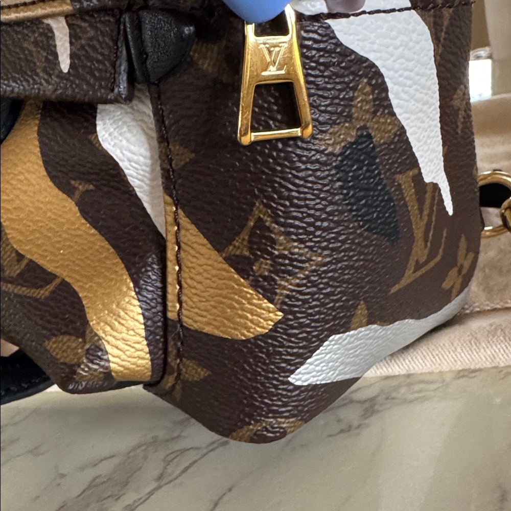 Louis Vuitton Ltd. Ed. League of Legends Palm Springs - Picture 14 of 16